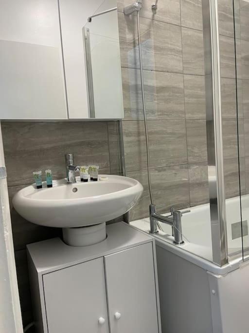 2 Bedroom Flat In ロンドン エクステリア 写真