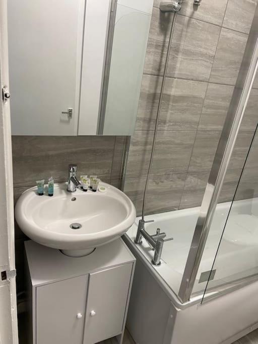 2 Bedroom Flat In ロンドン エクステリア 写真